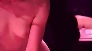 Lizanje mace svoje žene