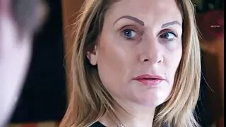 Crni maser izbo joj šešir
