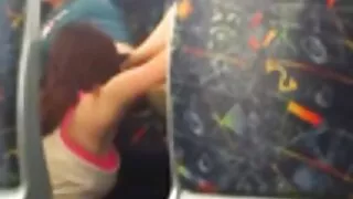 Stavila je svoju torbicu na sjedište