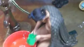 Crvenokosa jebana na mršavoj sofi
