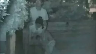 Penis crnog čovjeka koji miluje