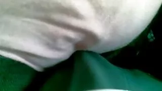 Nova djevojka je poremetila nastavu, prepuštajući se bezobraznom učeniku iz višeg razreda pravo na klupi